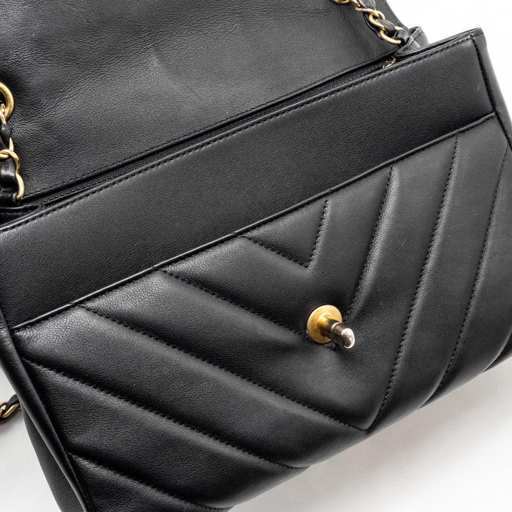 CHANEL 19B IN THE CITY TOP HANDLE FLAP BAG QUILTED CHEVRON CALFSKIN BLACK GHW