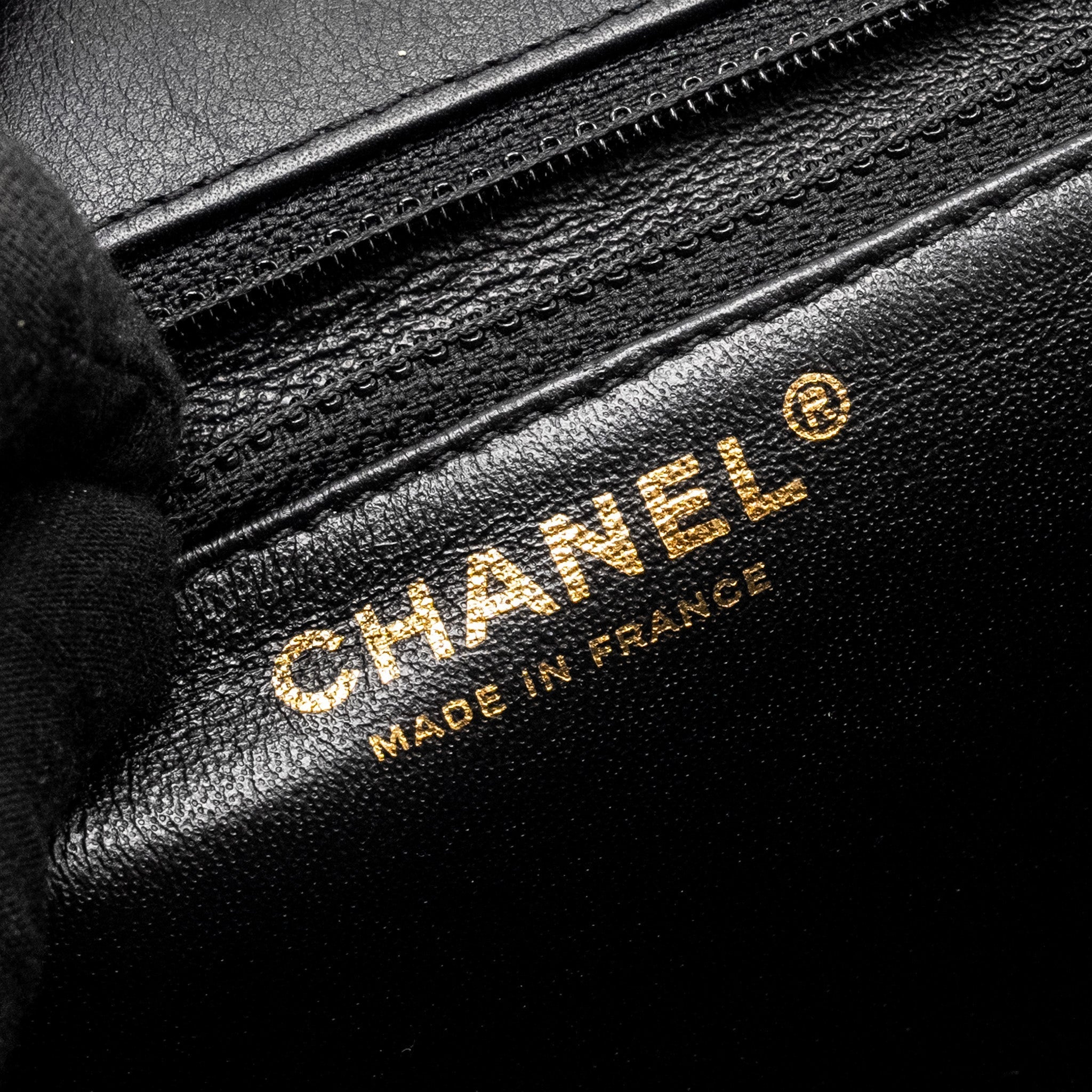 CHANEL 19B IN THE CITY TOP HANDLE FLAP BAG QUILTED CHEVRON CALFSKIN BLACK GHW
