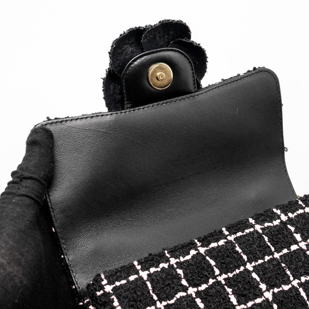CHANEL 23K FLOWER BOMB MINI RECTANGULAR FLAP BAG TWEED BLACK / PINK LGHW (MICROCHIP)