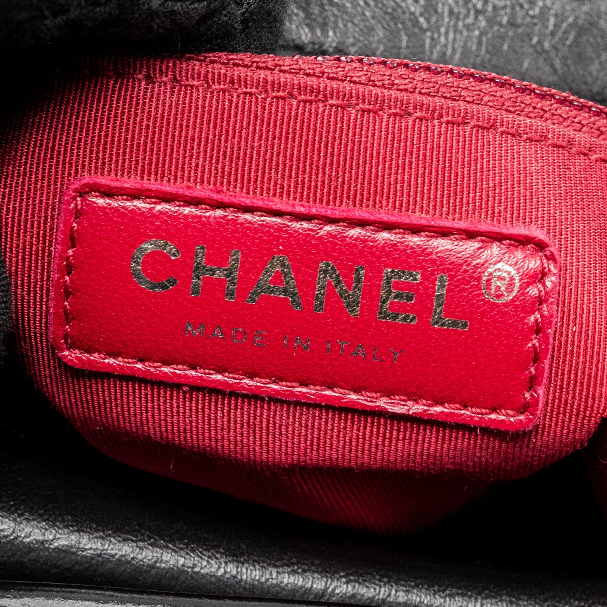 CHANEL SMALL GABRIELLE  HOBO BAG CHEVRON AGED CALFSKIN BLACK MULTICOLOUR HARDWARE