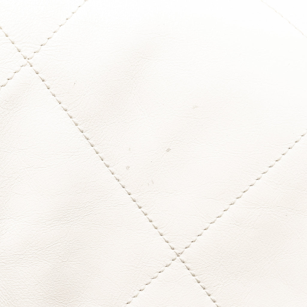 CHANEL MEDIUM 22BAG CALFSKIN WHITE GHW (MICROCHIP)