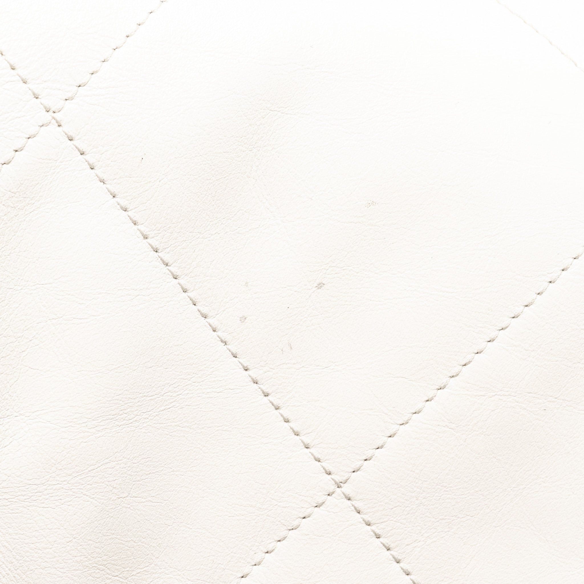 CHANEL MEDIUM 22BAG CALFSKIN WHITE GHW (MICROCHIP)
