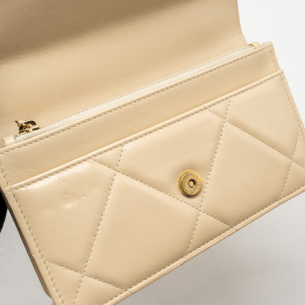 CHANEL 19 WALLET ON CHAIN LAMBSKIN LIGHT BEIGE MULTICOLOUR HARDWARE