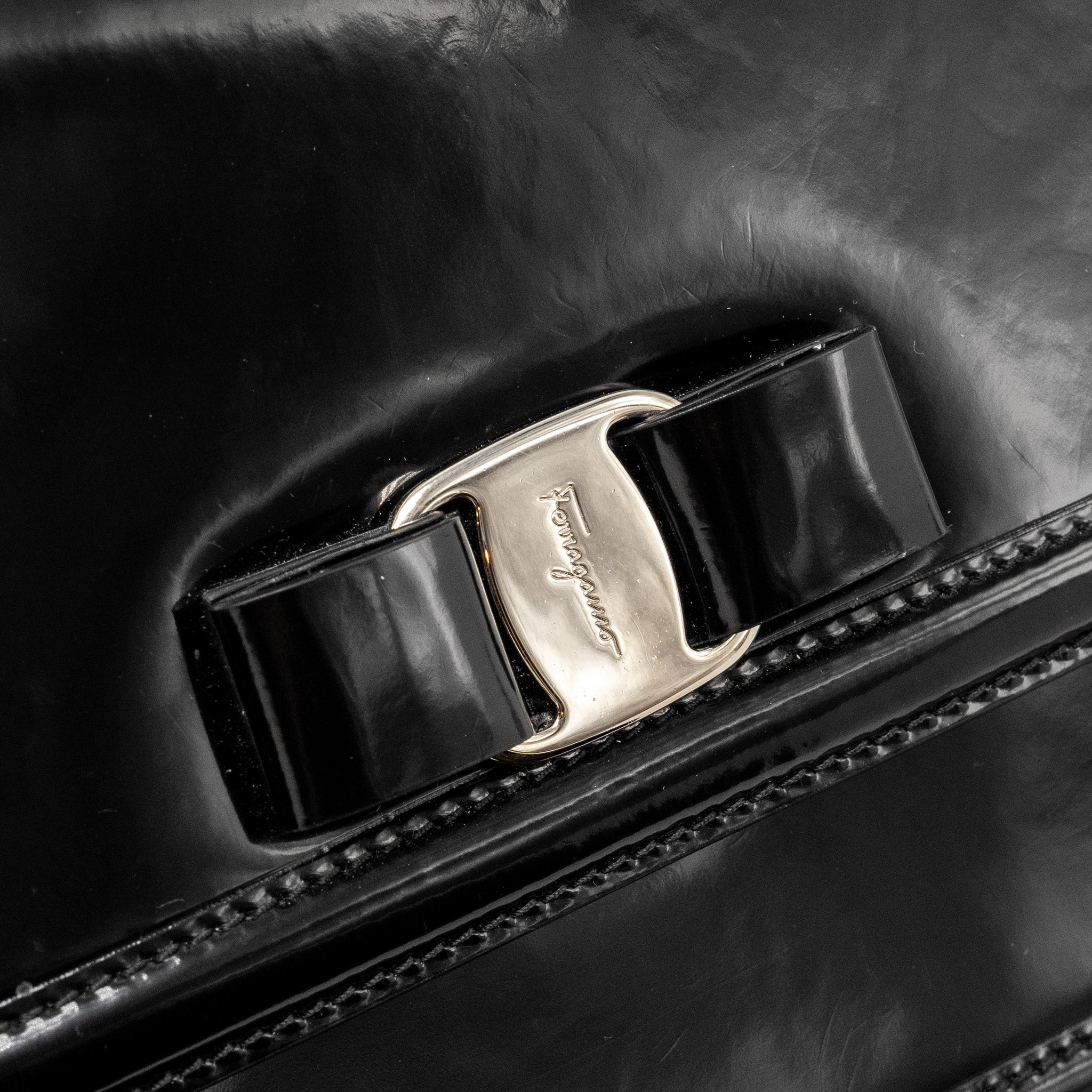 FERRAGAMO GINNY SHOULDER BAG CALFSKIN BLACK SHW