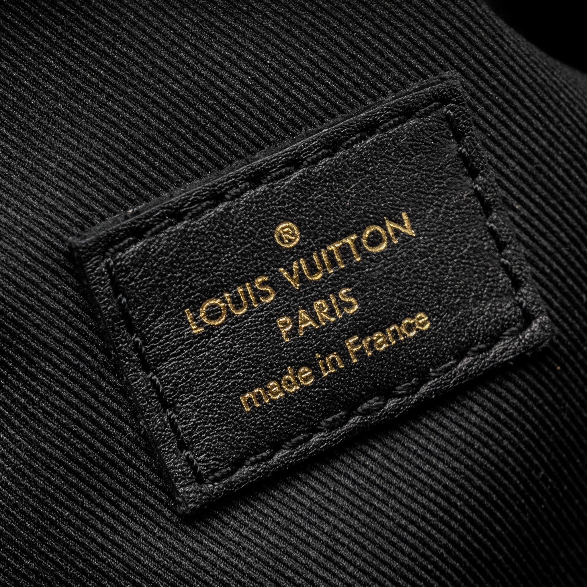 LOUIS VUITTON NEW WAVE BUMBAG CALFSKIN BLACK GHW