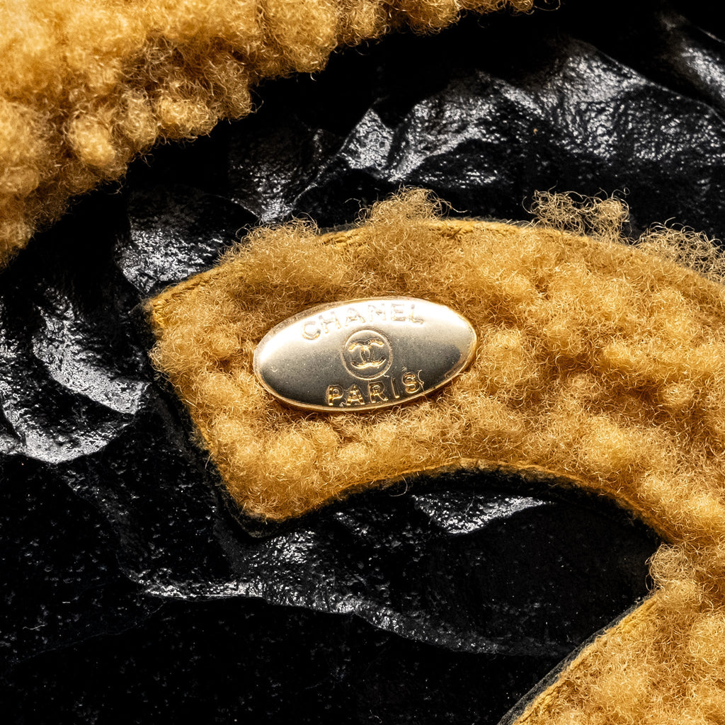 CHANEL SHEARLING CC ROUND CLUTCH WITH CHAIN SHINY CRUMPLED SHEEPSKIN BLACK/LIGHT BROWN LGHW