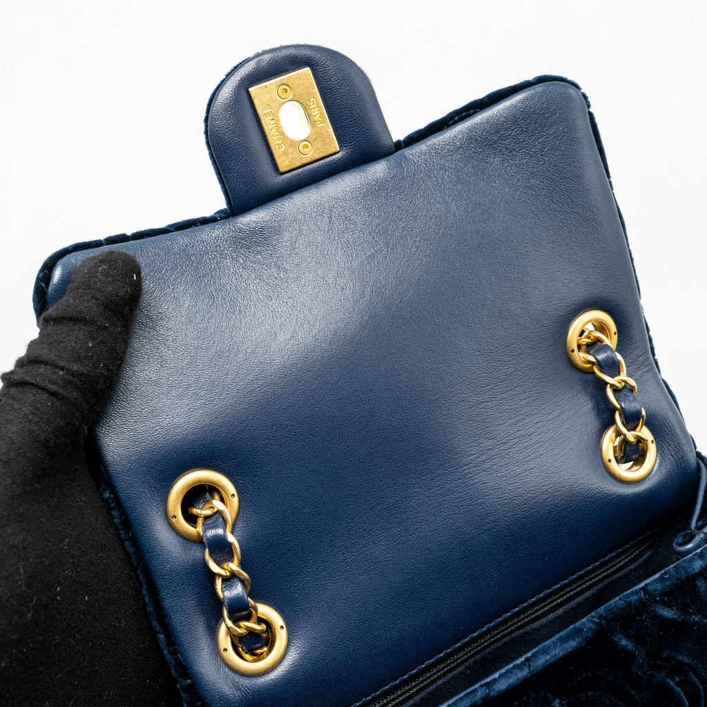 CHANEL CAMELLIA EMBOSSED MINI SQUARE FLAP BAG VELVET NAVY GHW (MICROCHIP)