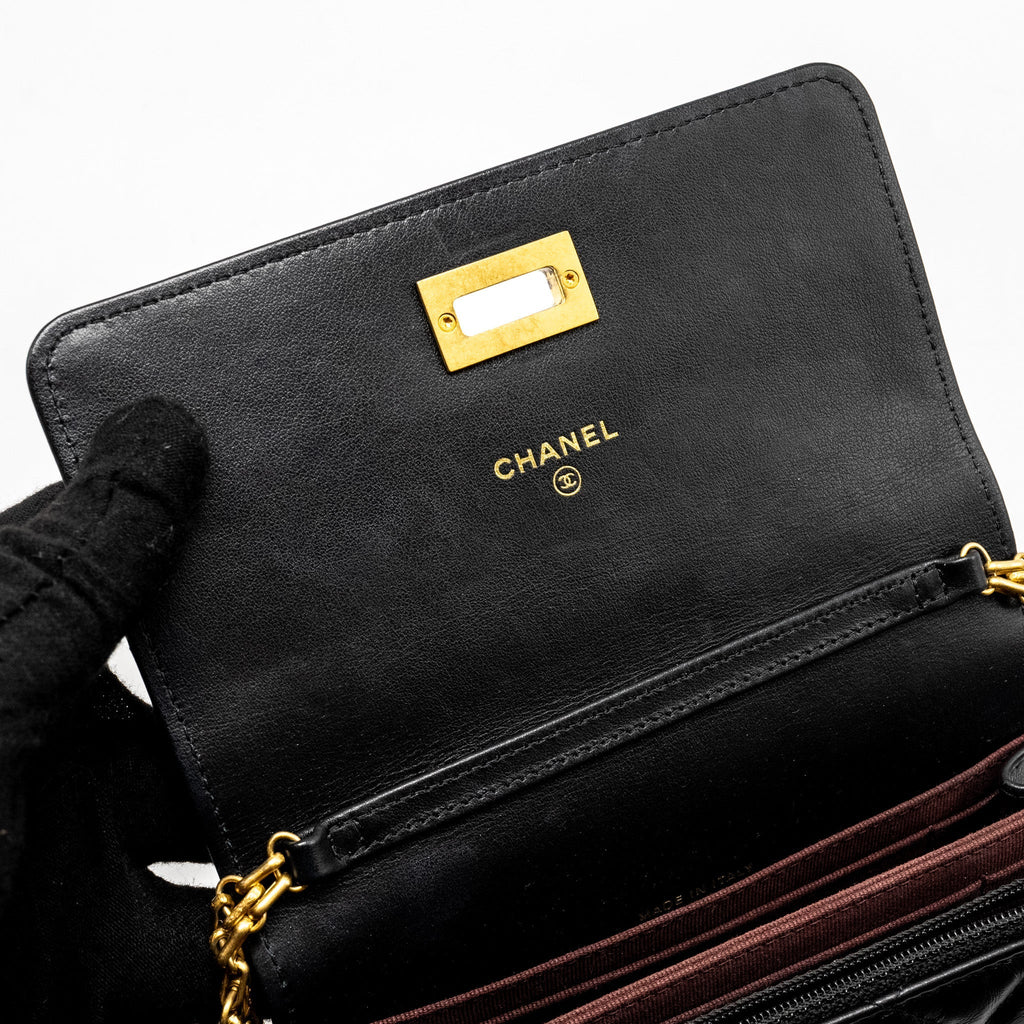 CHANEL MINI 2.55 REISSUE WALLET ON CHAIN AGED CALFSKIN BLACK GHW (MICROCHIP)