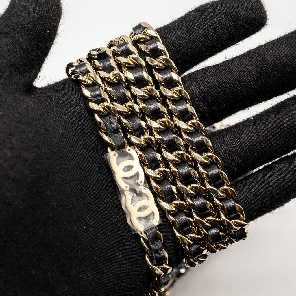 CHANEL 24P DETAIL CHAINS WALLET ON CHAIN TWEED/SEQUINS BLACK/WHITE LGHW (MICROCHIP)