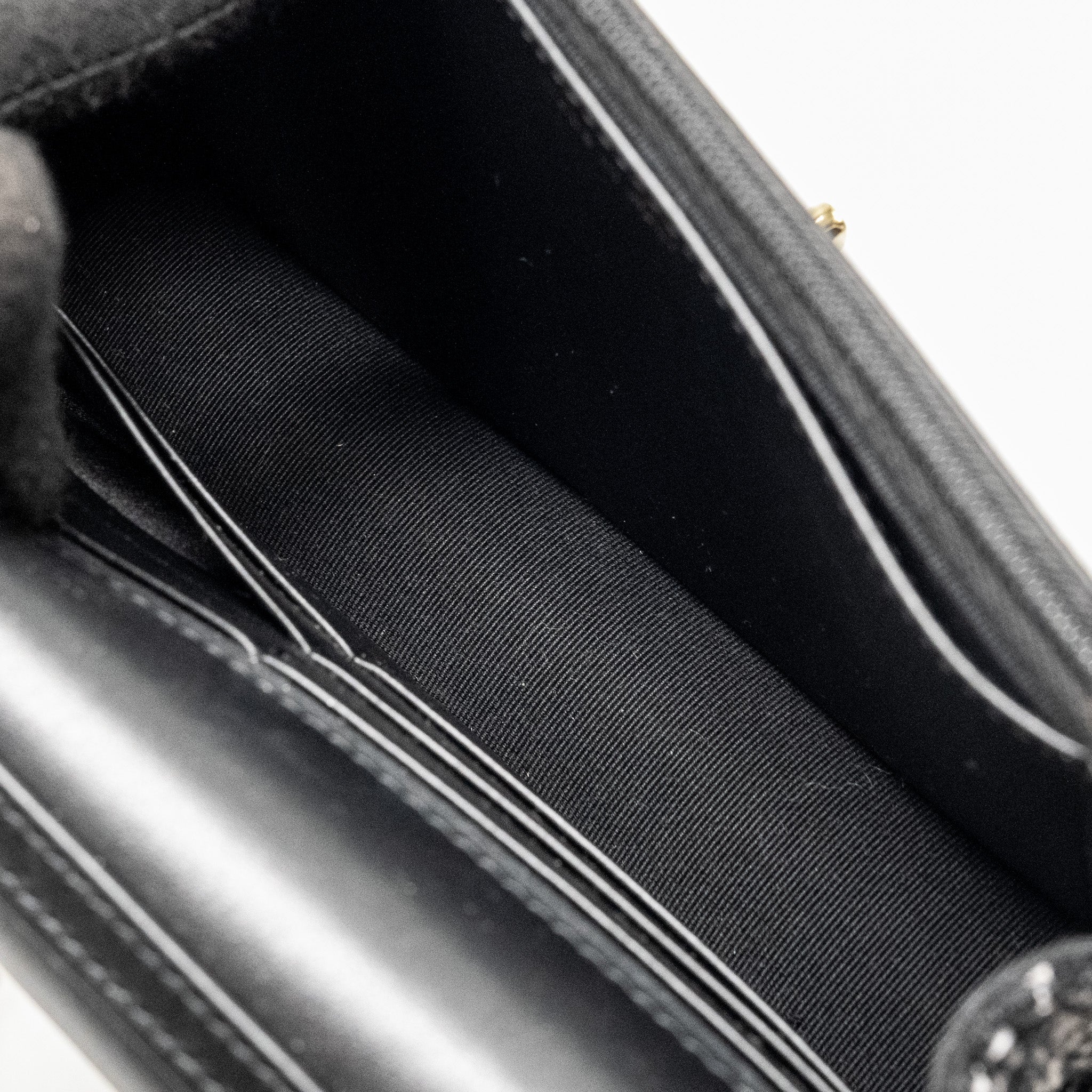 CHANEL 24P DETAIL CHAINS WALLET ON CHAIN TWEED/SEQUINS BLACK/WHITE LGHW (MICROCHIP)