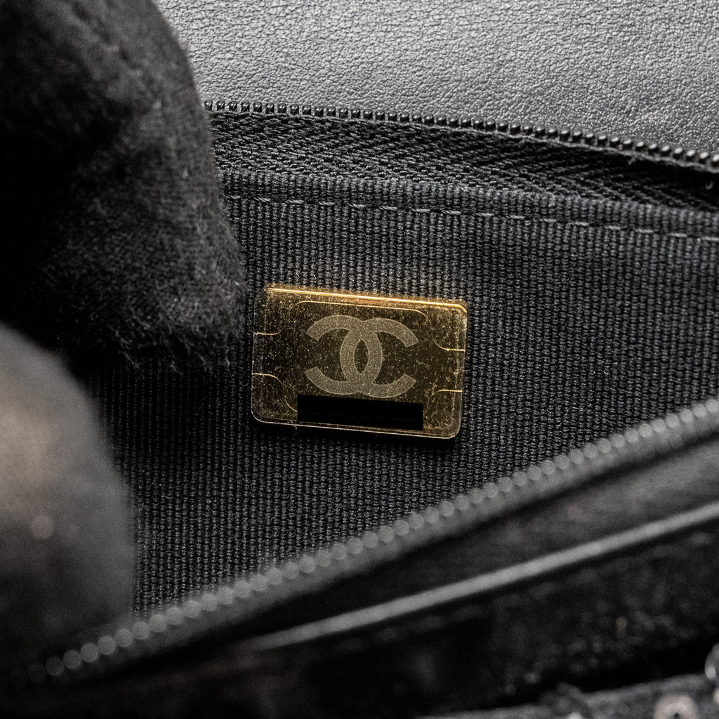 CHANEL 24P DETAIL CHAINS WALLET ON CHAIN TWEED/SEQUINS BLACK/WHITE LGHW (MICROCHIP)