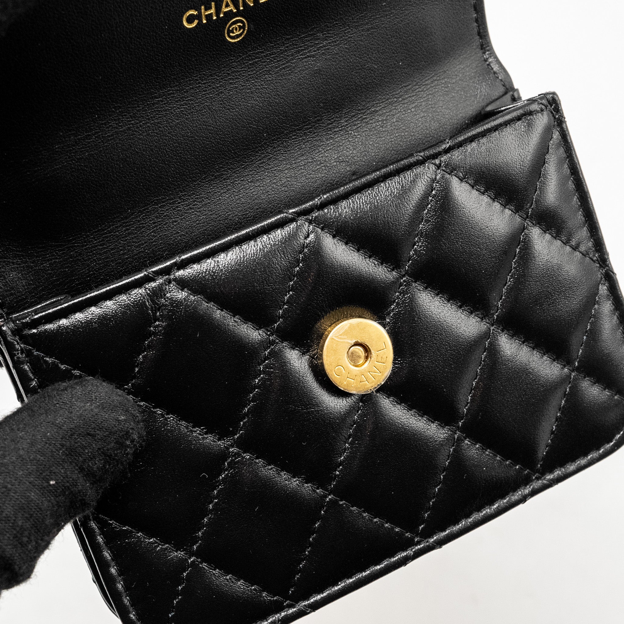CHANEL 21A GOLD CRUSH MINI FLAP CLUTCH WITH ADJUSTABLE CHAIN CALFSKIN BLACK GHW