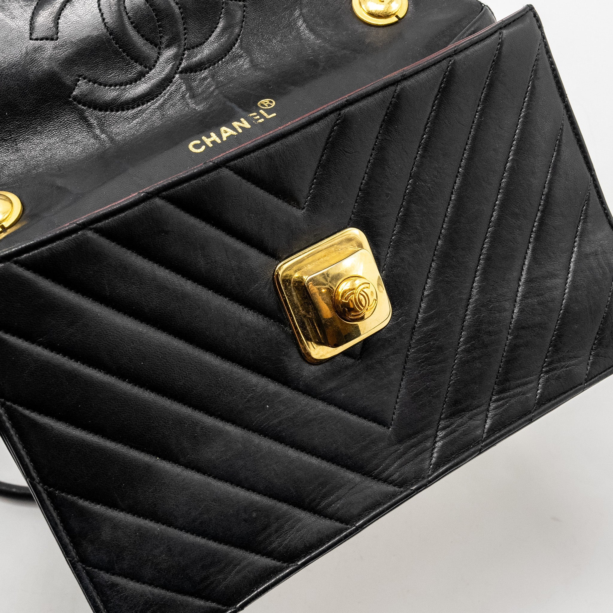 CHANEL VINTAGE CHEVRON FLAP BAG LAMBSKIN BLACK GHW
