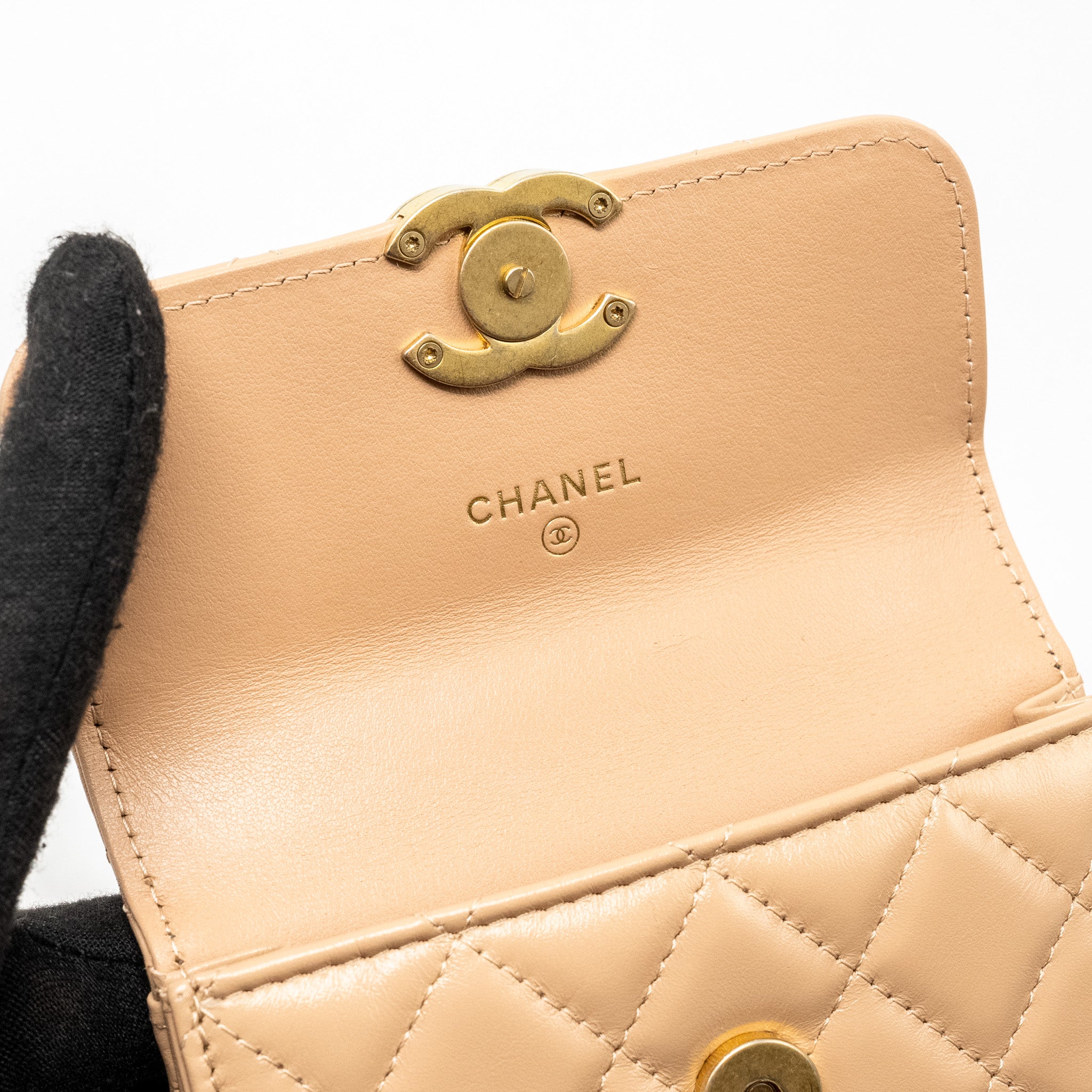 CHANEL 21A GOLD CRUSH MINI FLAP CLUTCH WITH ADJUSTABLE CHAIN CALFSKIN BEIGE GHW