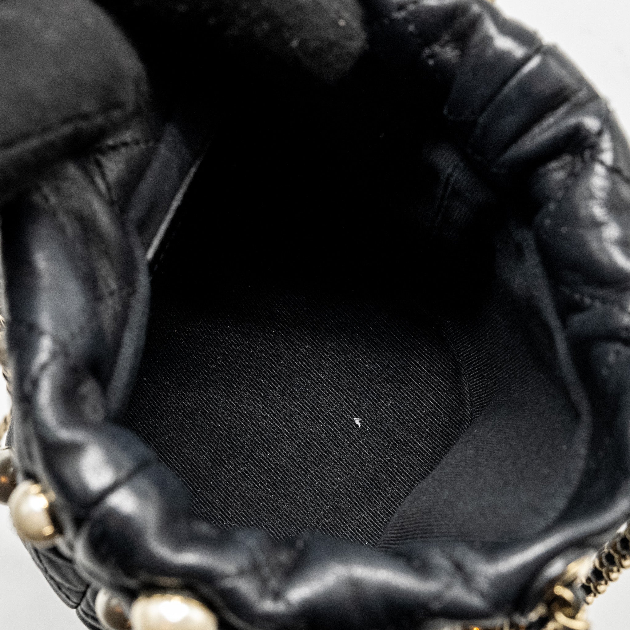 CHANEL 21S QUILTED MINI ABOUT PEARLS BUCKET BAG LAMBSKIN BLACK LGHW
