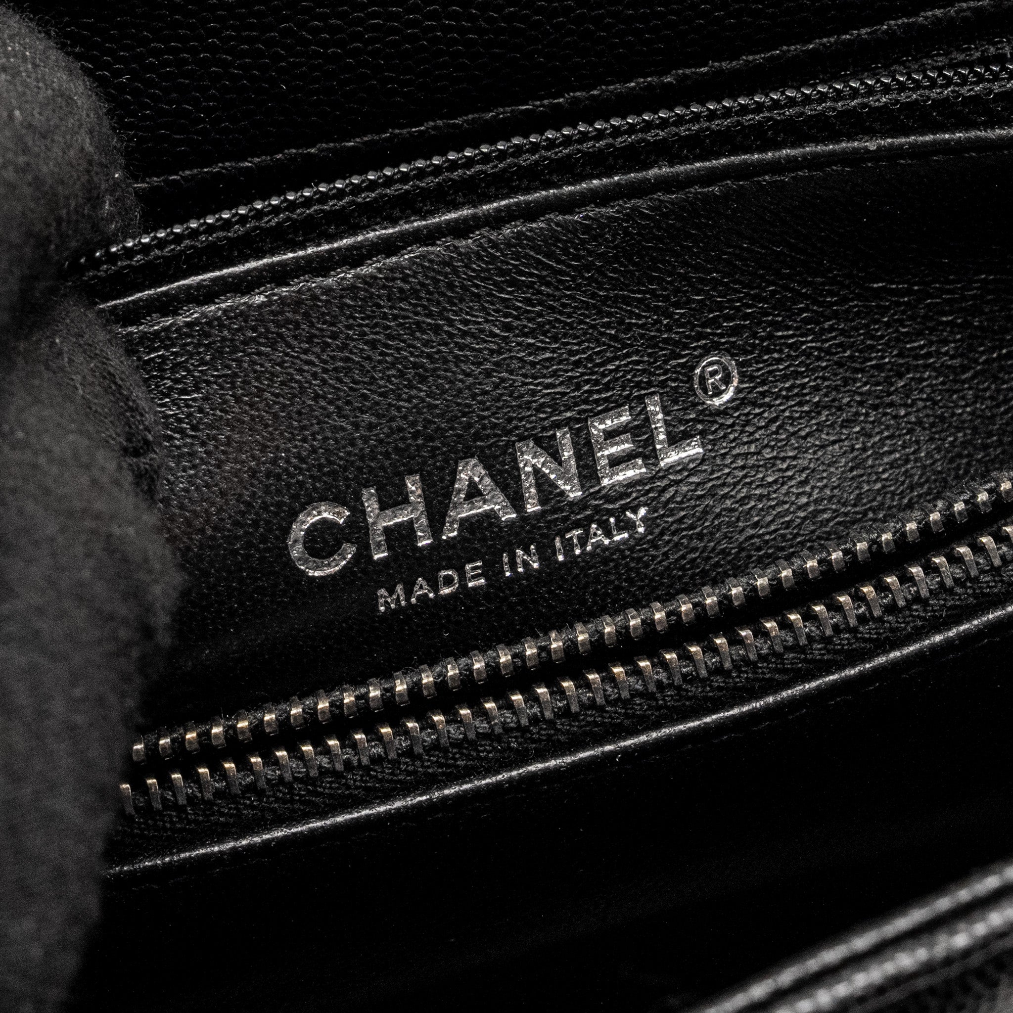 CHANEL MEDIUM COCO HANDLE CAVIAR / LIZARD HANDLE BLACK / BURGUNDY RUTHENIUM HARDWARE