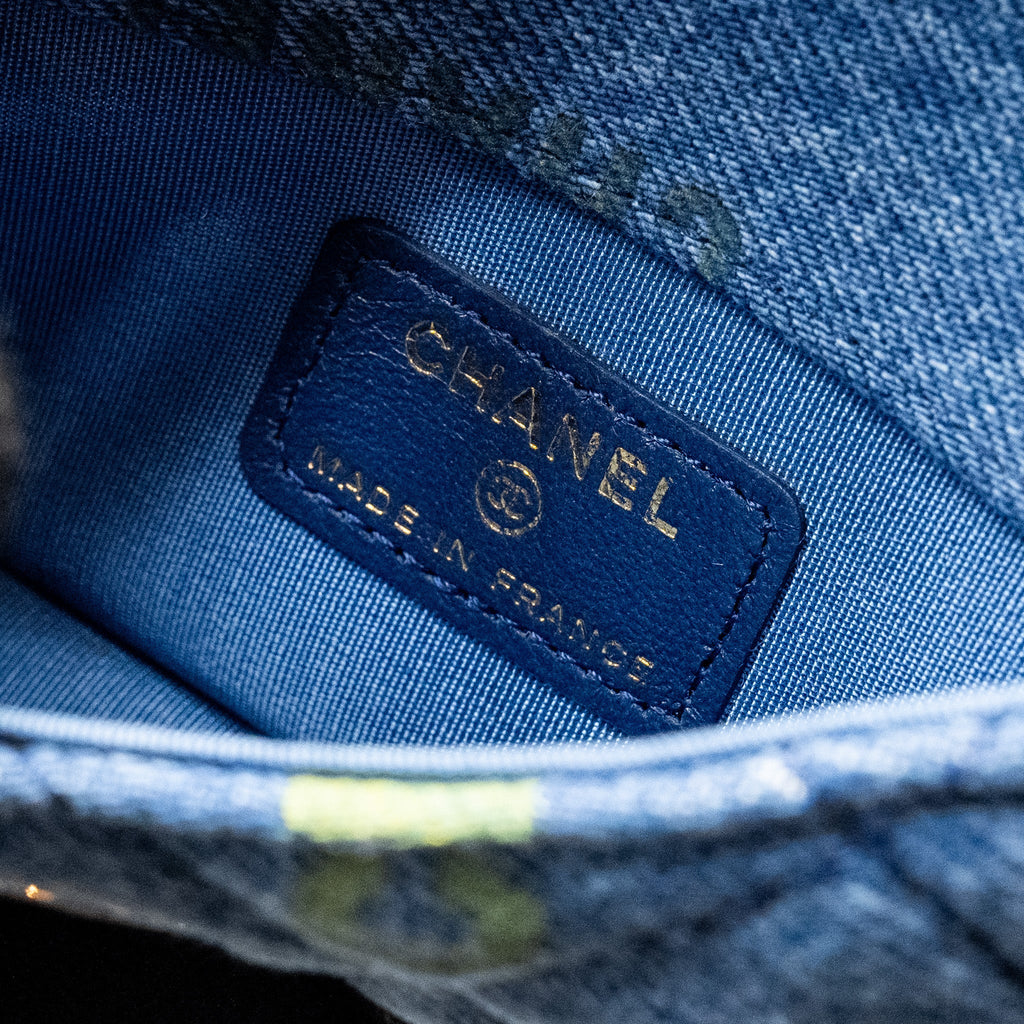 CHANEL 22P LOGO PRINTED MINI CLUTCH WITH CHAIN DENIM BLUE/MULTICOLOUR LGHW