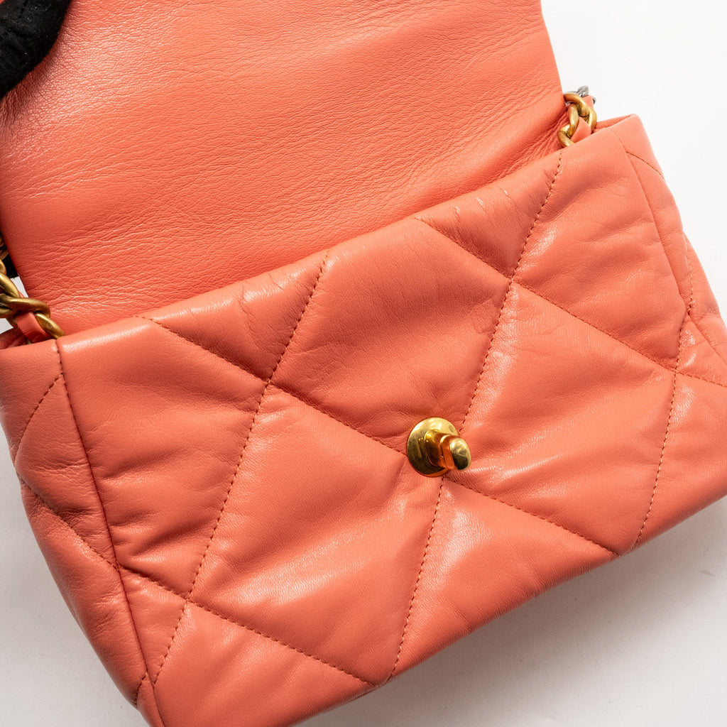 CHANEL SMALL 19 BAG SHINY GOATSKIN CORAL MULTICOLOUR HARDWARE