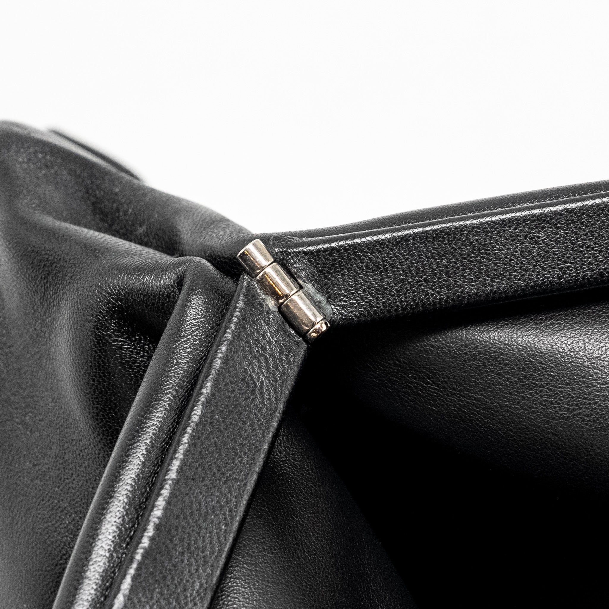 BOTTEGA VENETA TRINE ENVELOP CLUTCH LEATHER BLACK SHW