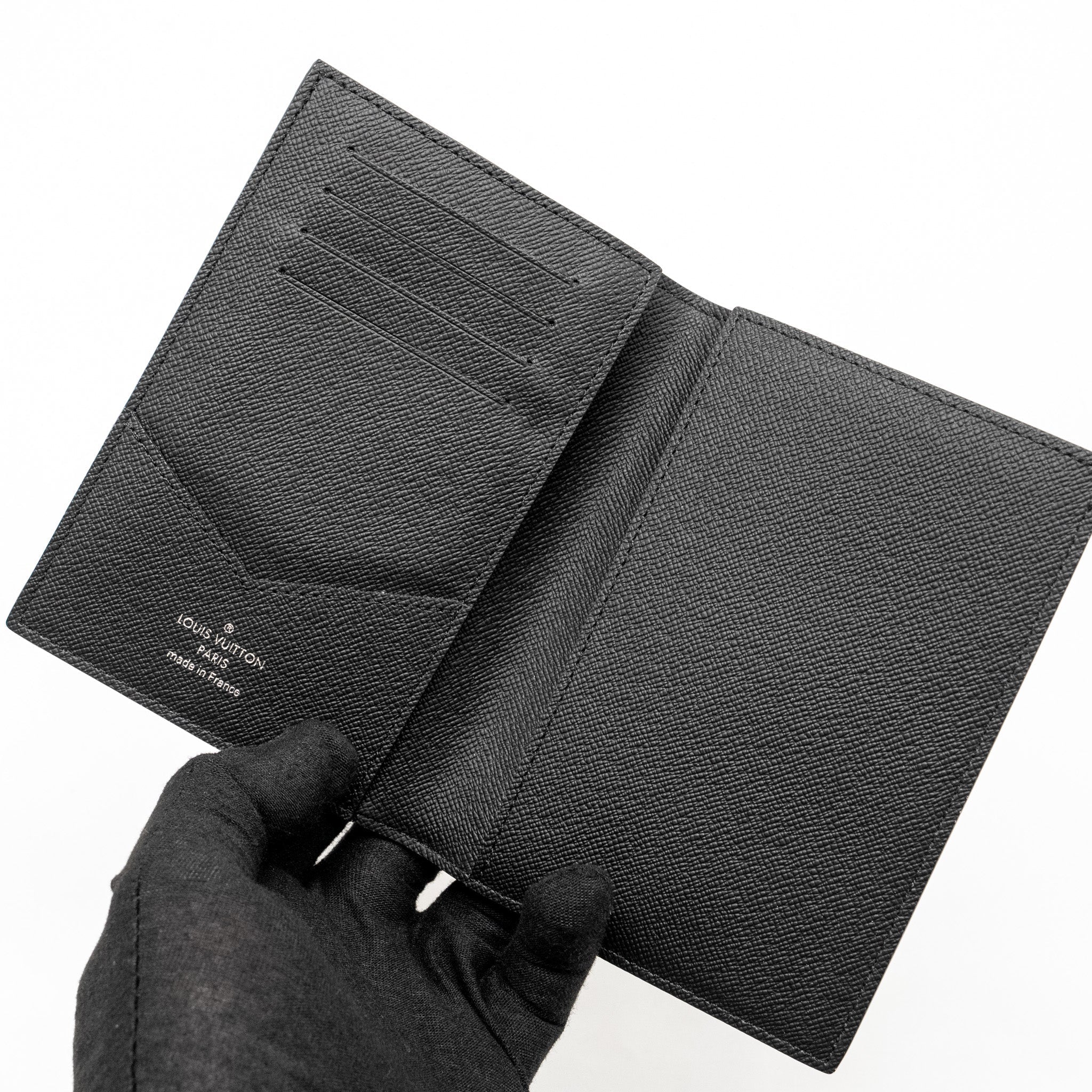 LOUIS VUITTON PASSPORT COVER DAMIER GRAPHITE CANVAS BLACK