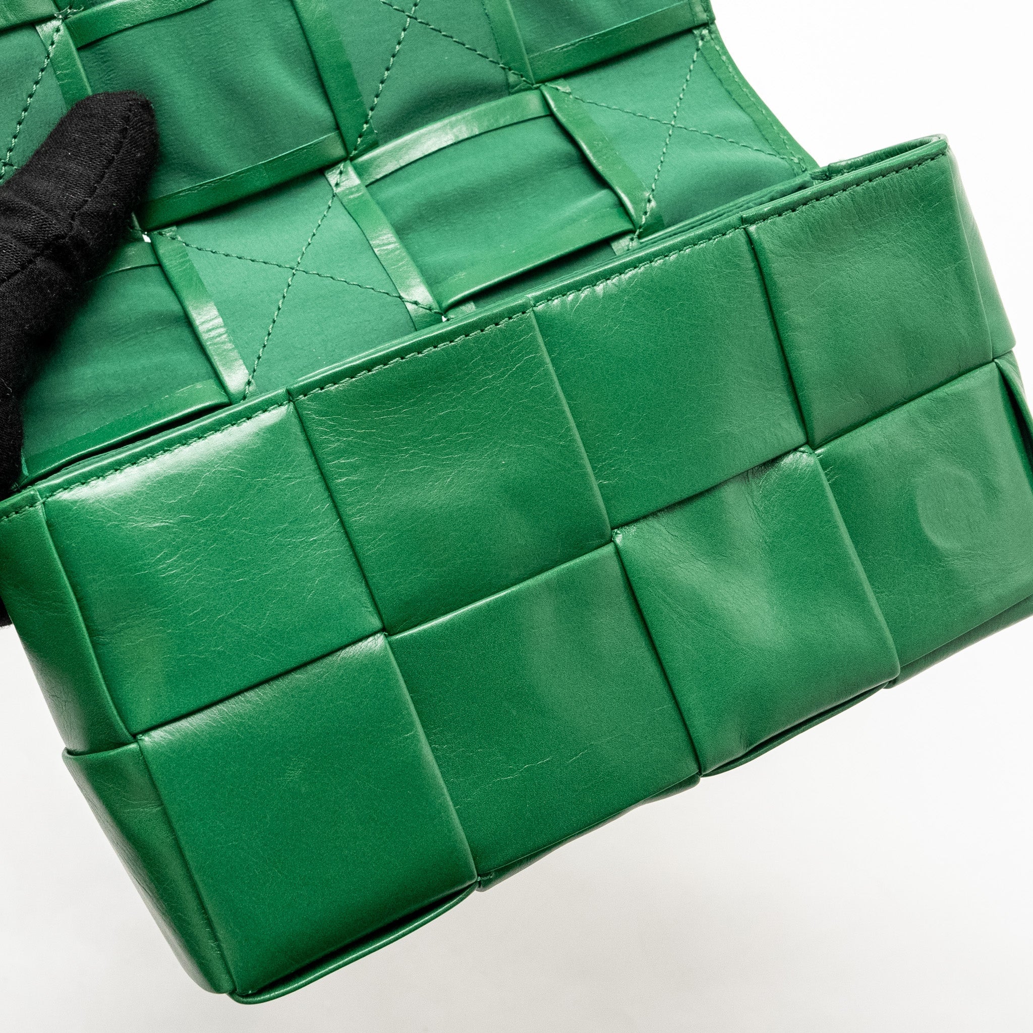 BOTTEGA VENETA CASSETTE BELT BAG CALFSKIN GREEN SHW