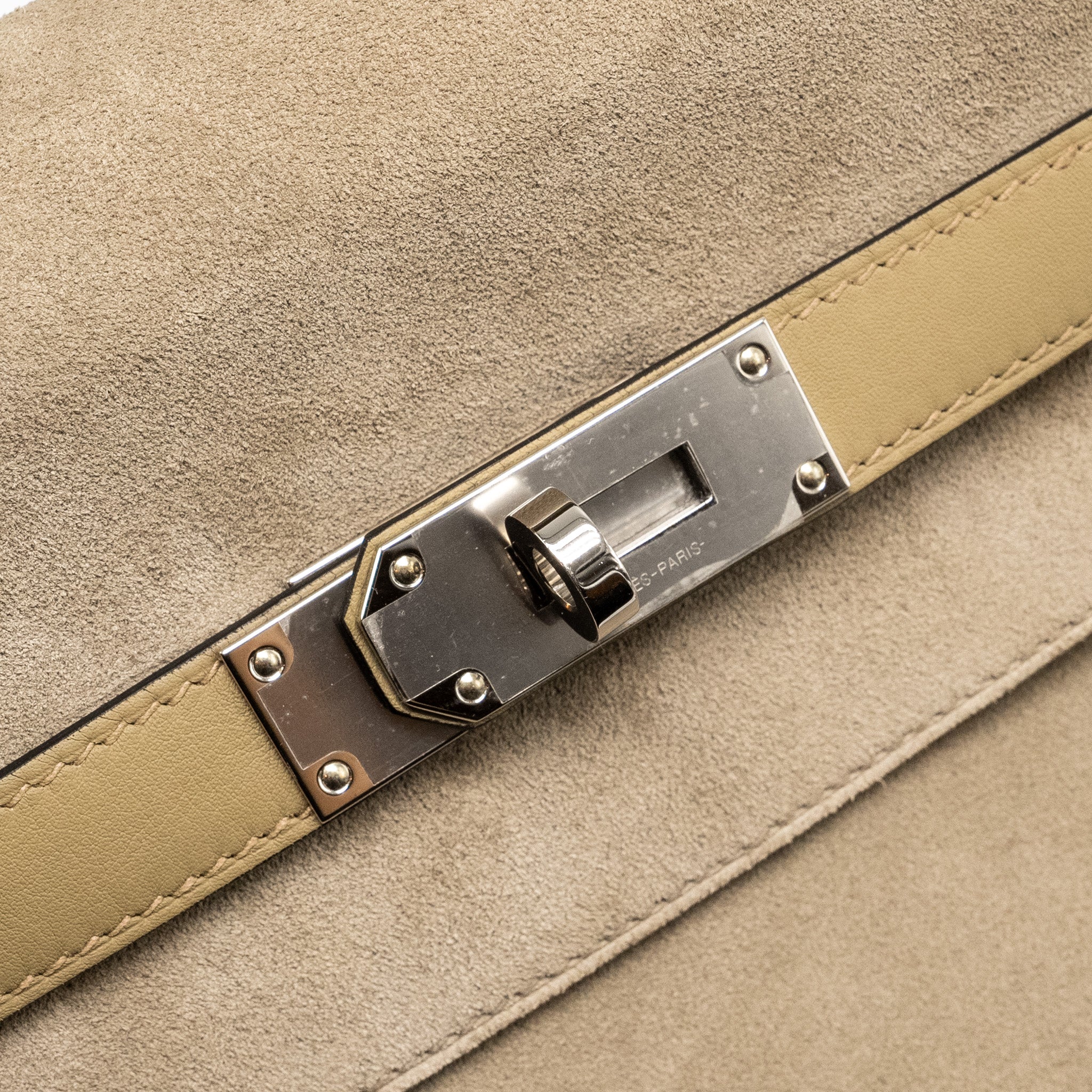 HERMES MAXI KELLY 42 GRIZZLY/SWIFT GRIS CAILLOU / BEIGE MARFA SHW