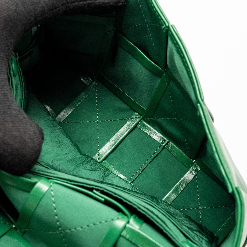 BOTTEGA VENETA CASSETTE BELT BAG CALFSKIN GREEN SHW