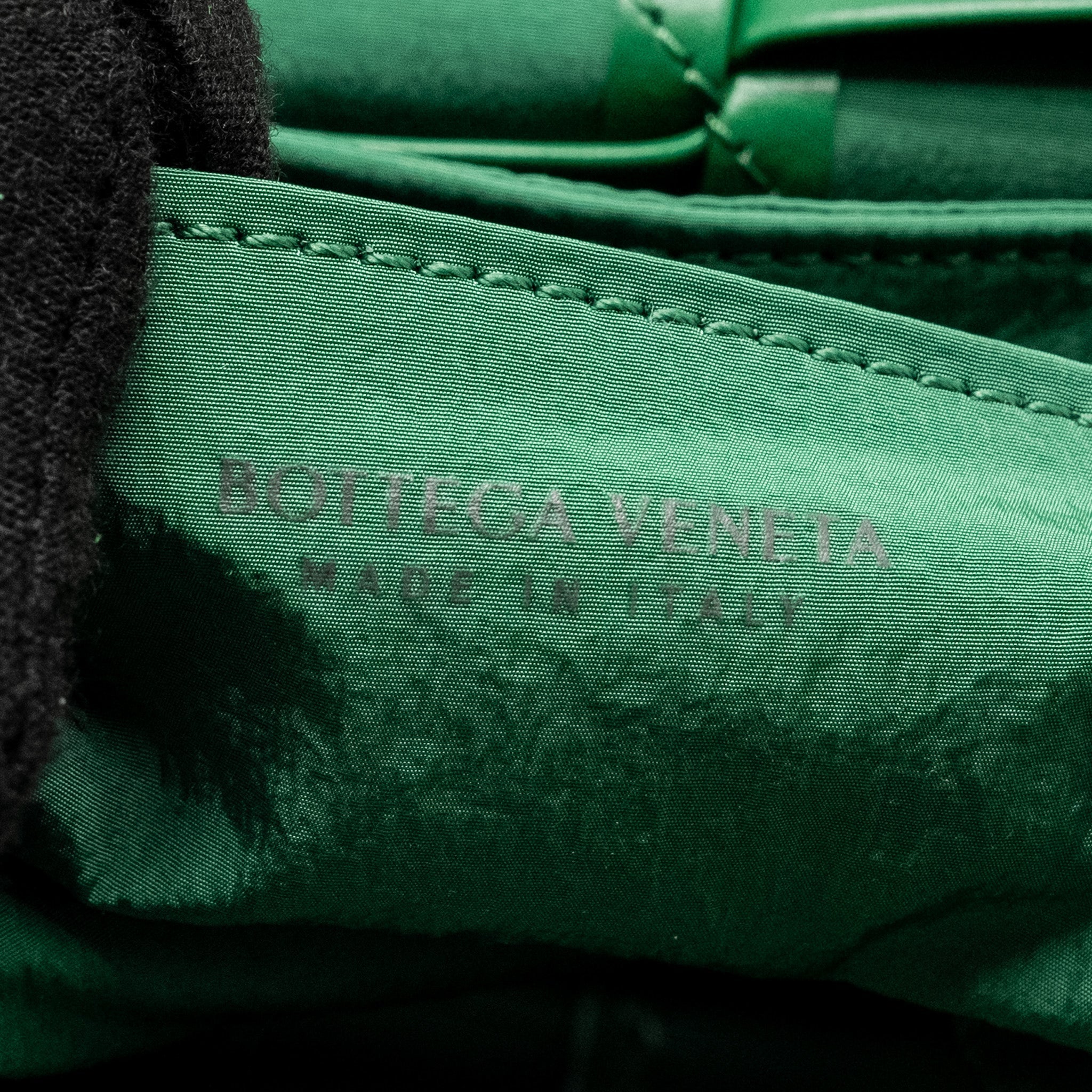 BOTTEGA VENETA CASSETTE BELT BAG CALFSKIN GREEN SHW
