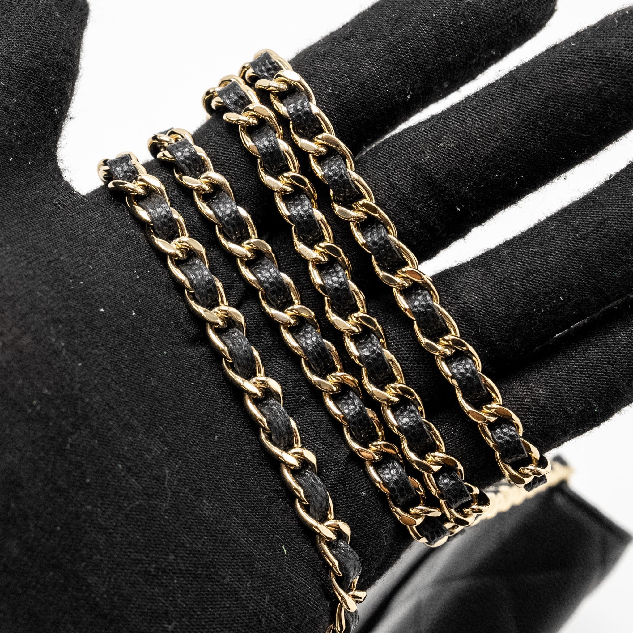 CHANEL DETAILED CC LOGO WALLET ON CHAIN CAVIAR BLACK LGHW (MICROCHIP)