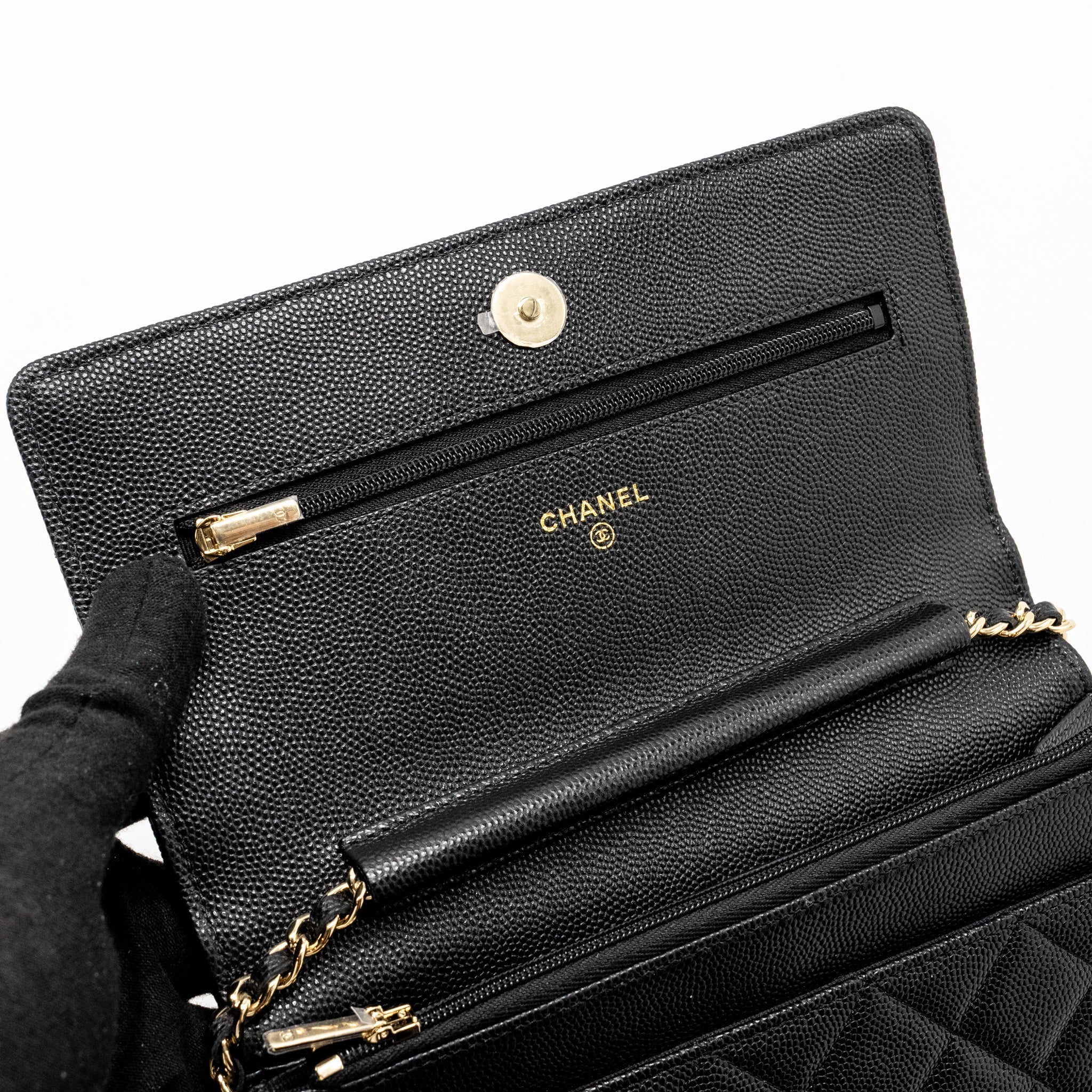 CHANEL DETAILED CC LOGO WALLET ON CHAIN CAVIAR BLACK LGHW (MICROCHIP)