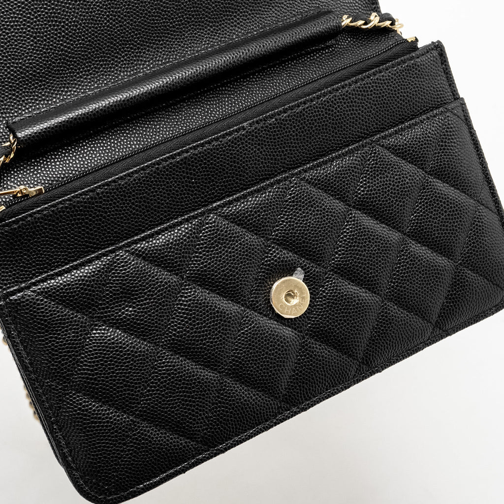 CHANEL DETAILED CC LOGO WALLET ON CHAIN CAVIAR BLACK LGHW (MICROCHIP)