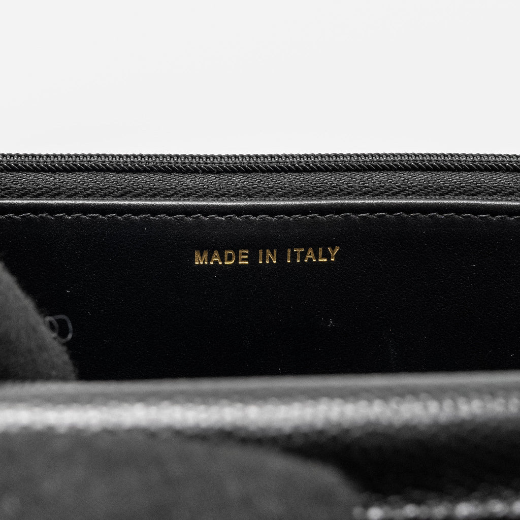 CHANEL DETAILED CC LOGO WALLET ON CHAIN CAVIAR BLACK LGHW (MICROCHIP)