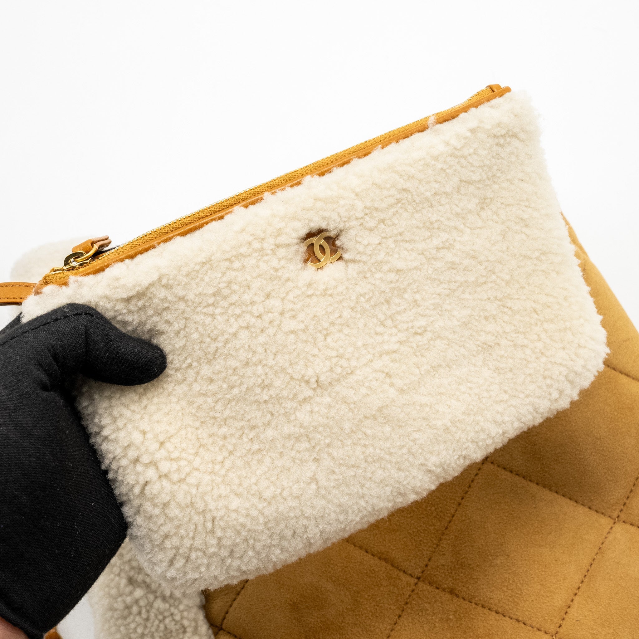 CHANEL MEDIUM 22 BAG QUILTED SHEARLING SUEDE CAMEL GHW (MICROCHIP)