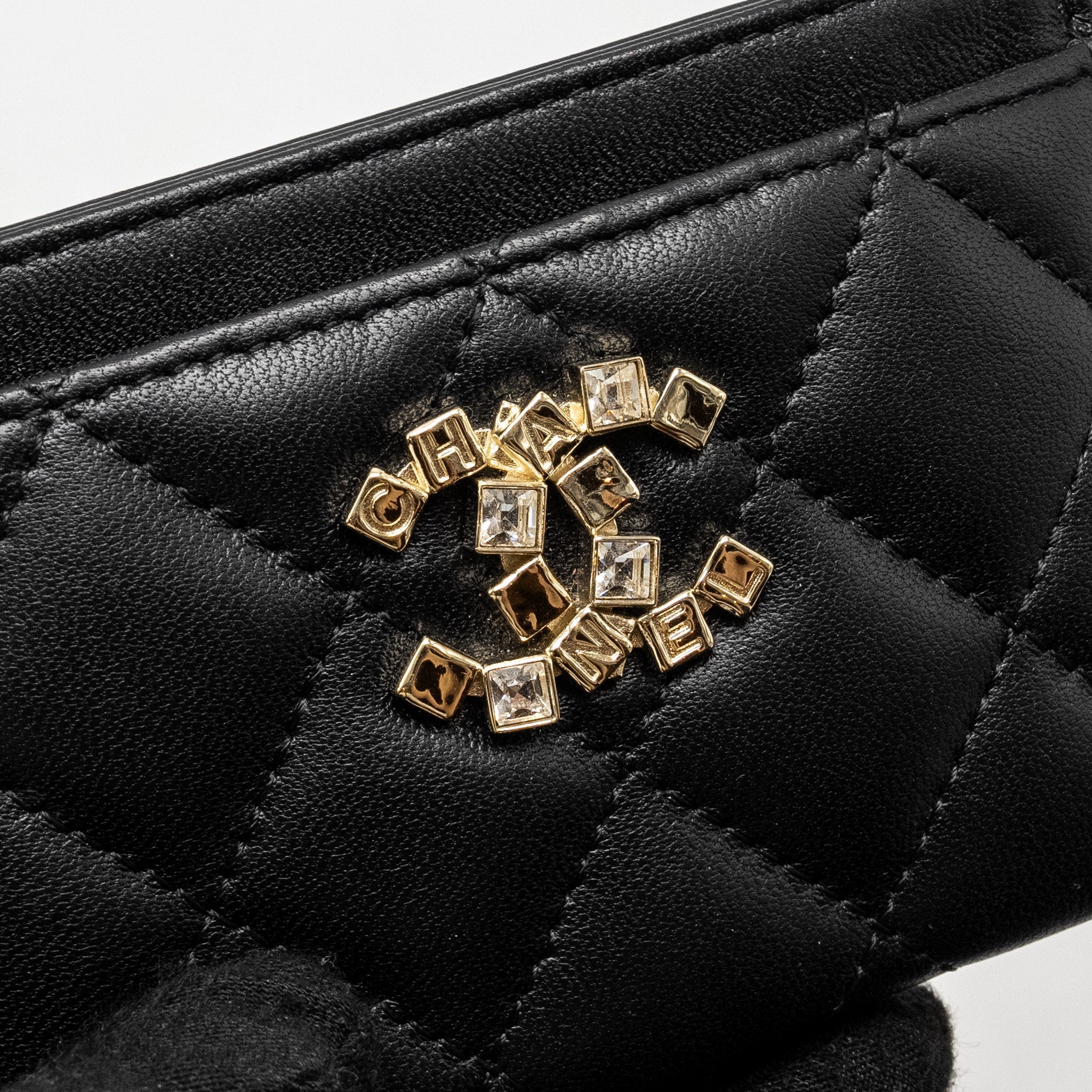 CHANEL DETAIL CC LOGO CARD HOLDER LAMBSKIN BLACK LGHW (MICROCHIP)