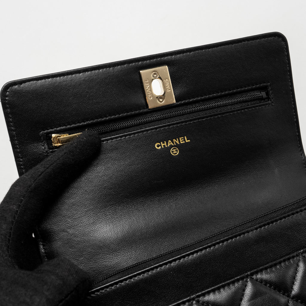CHANEL PEARL DETAILED TOP HANDEL WALLET ON CHAIN LAMBSKIN BLACK LGHW (MICROCHIP)