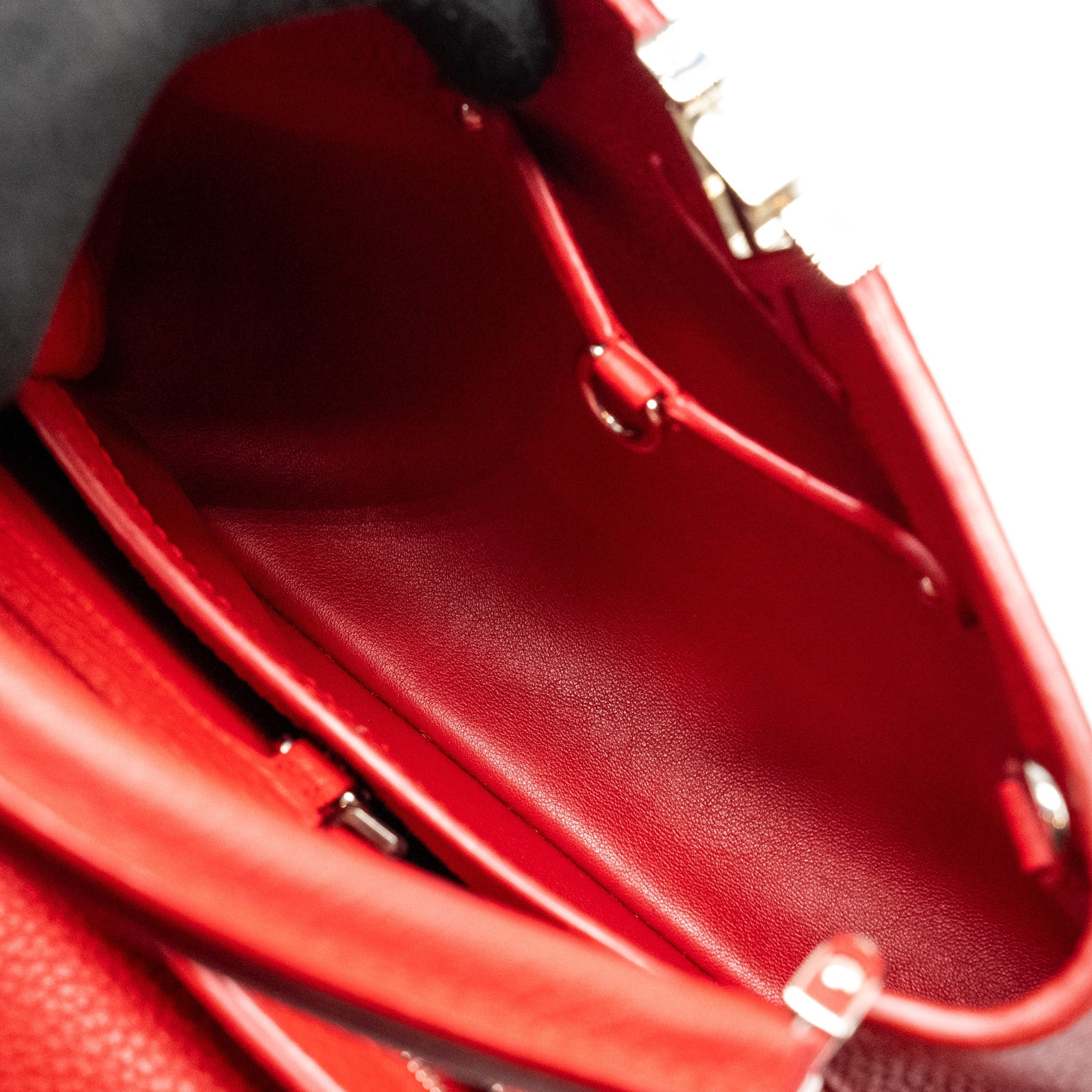 LOUIS VUITTON CAPUCINE BB TAURILLON RED SHW