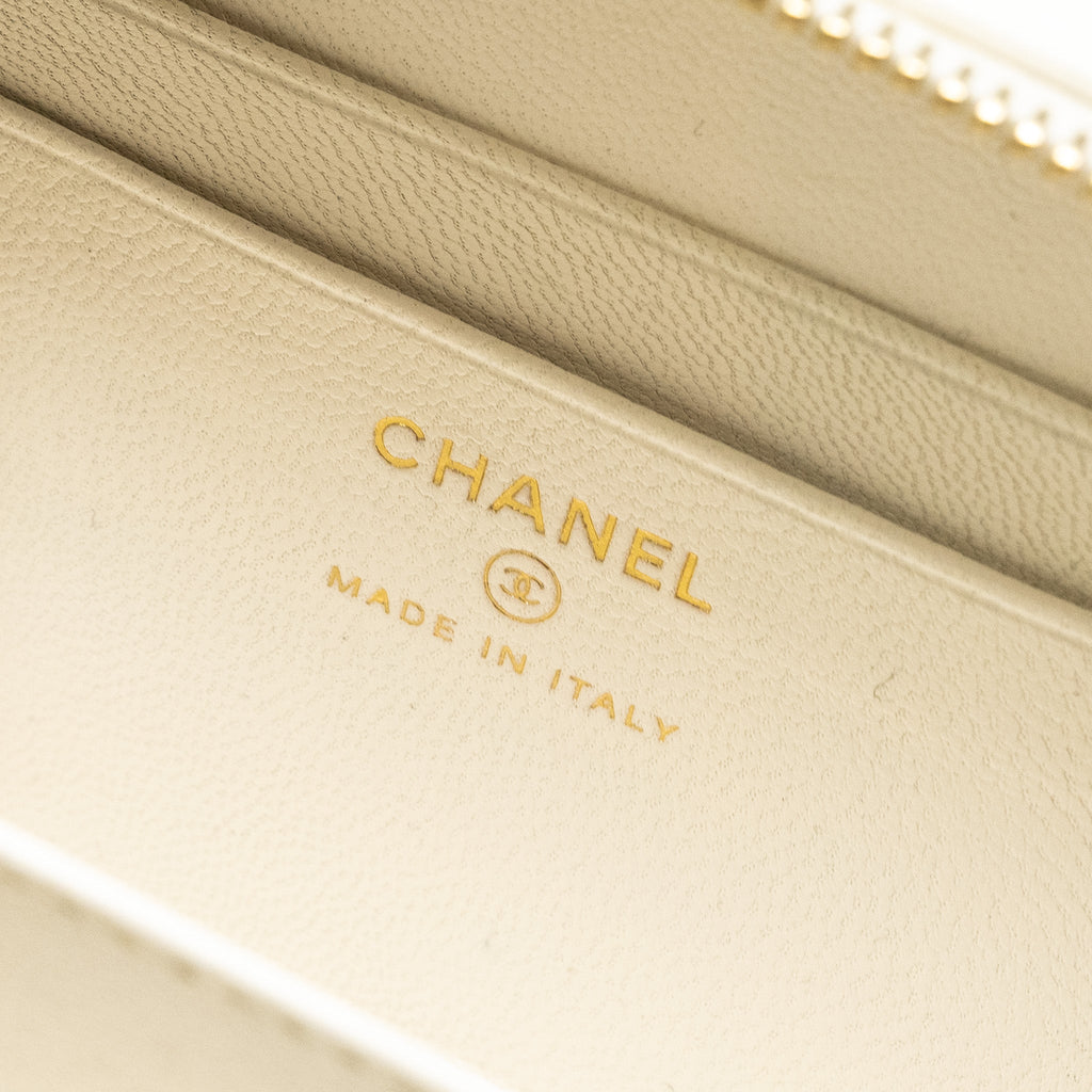 CHANEL MINI VANITY CLUTCH WITH CHAIN LAMBSKIN WHITE GHW