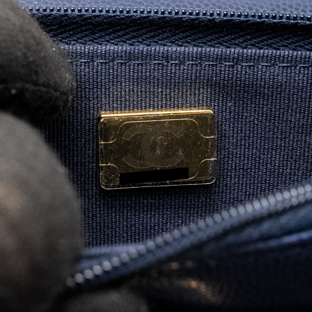 CHANEL 22A TWIST YOUR BUTTON WALLET ON CHAIN CAVIAR NAVY GHW (MICROCHIP)