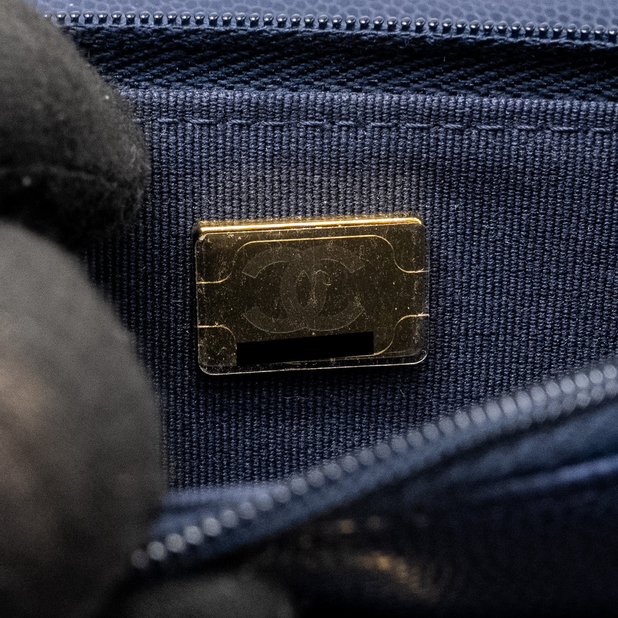 CHANEL 22A TWIST YOUR BUTTON WALLET ON CHAIN CAVIAR NAVY GHW (MICROCHIP)