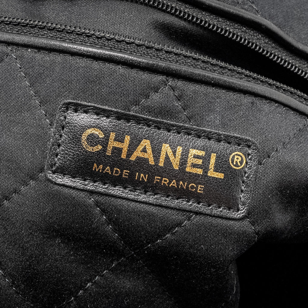 CHANEL MEDIUM 22 BAG SHINY CALFSKIN BLACK GHW (MICROCHIP)