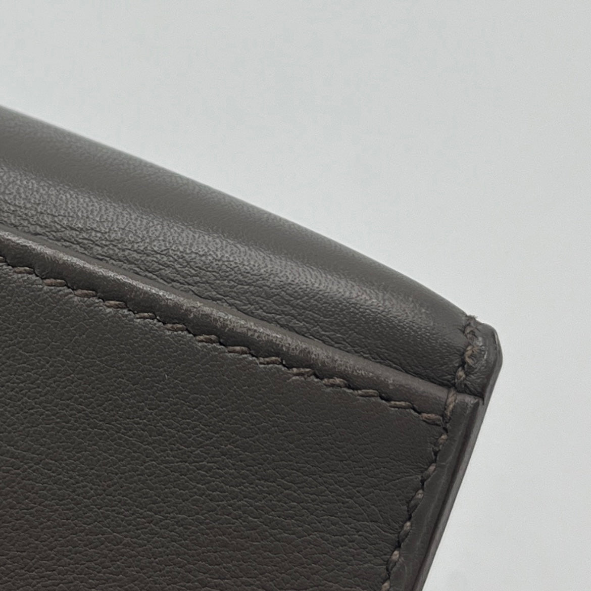 HERMES KELLY POCHETTE SWIFT 8F GRIS ETAIN GHW